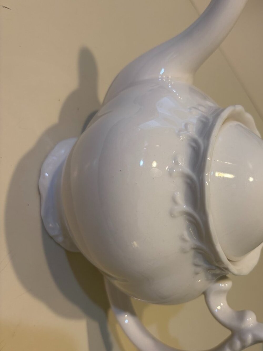 RETIRED GRACE'S TEAWARE 4 CUP EMBOSSED PORCELAIN TEAPOT Cream/White EUC